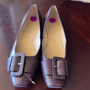 Tahari flat shoes